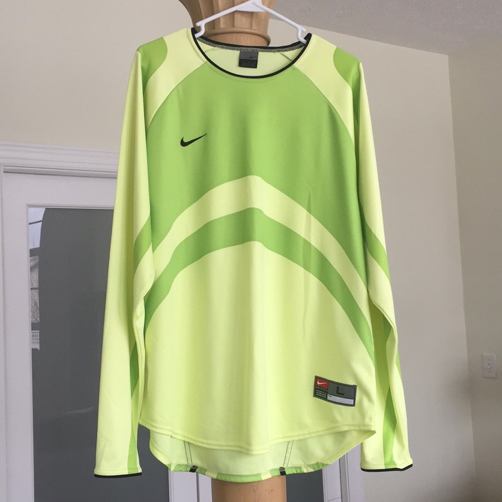 Men’s Nike long sleeved shirt